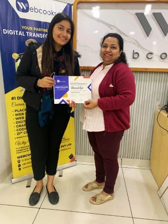 Bhavneet-Receiving-Certificate-in-digital-marketing-course